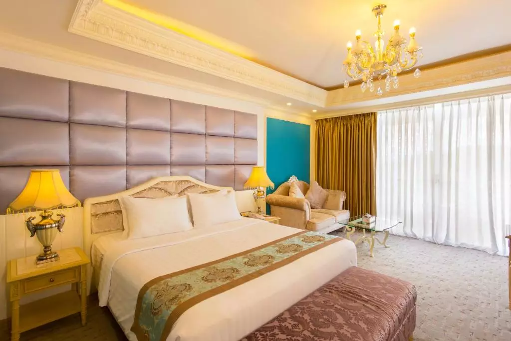 اتاق خواب 8 هتل گرند کندیان